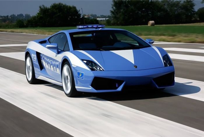 Итальянская патрульная машина Lamborghini Gallardo LP560-4  попала в аварию (13 фото)